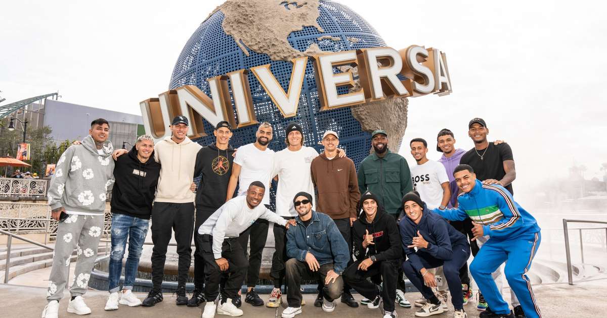 Jogadores do Flamengo curtem folga nos parques em Orlando