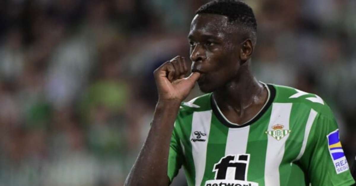 Betis reforça desejo de venda, e Flamengo fica distante de Luiz Henrique