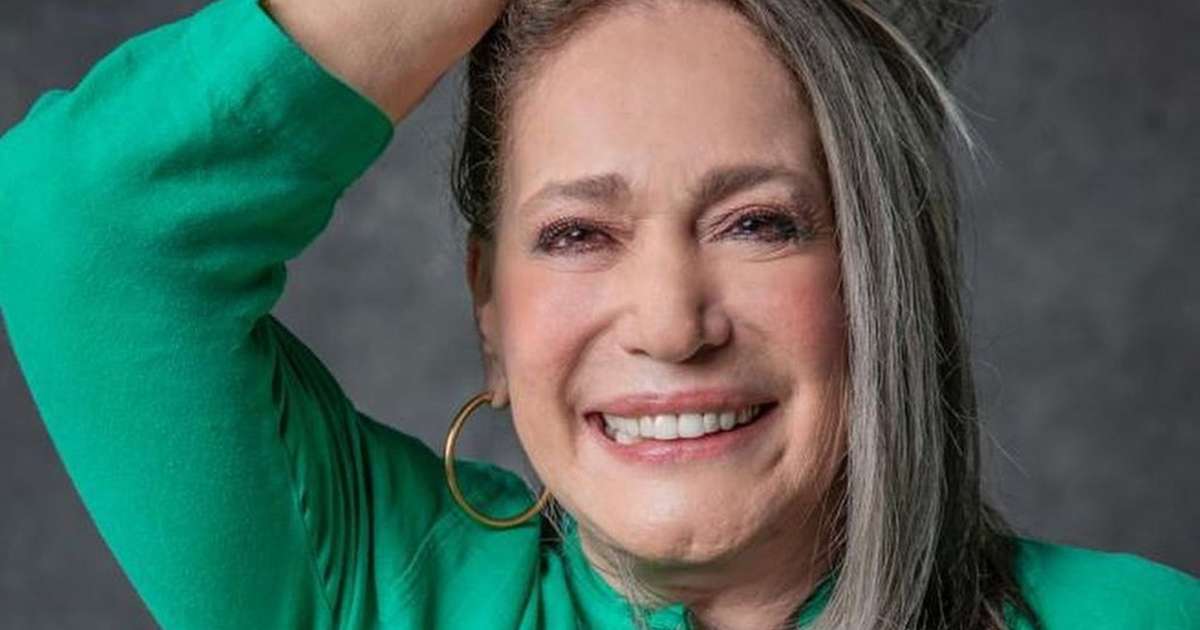 Aos 81 anos Susana Vieira posa de top em dia de treino na área externa de sua mansão