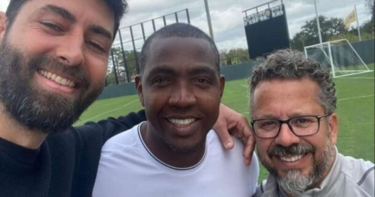 Renato Abreu visita treino do Flamengo em Orlando: Sempre torcendo