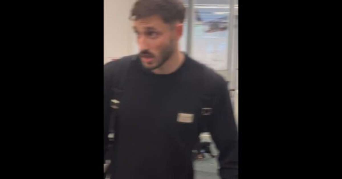 Viña chega aos Estados Unidos para se juntar ao Flamengo