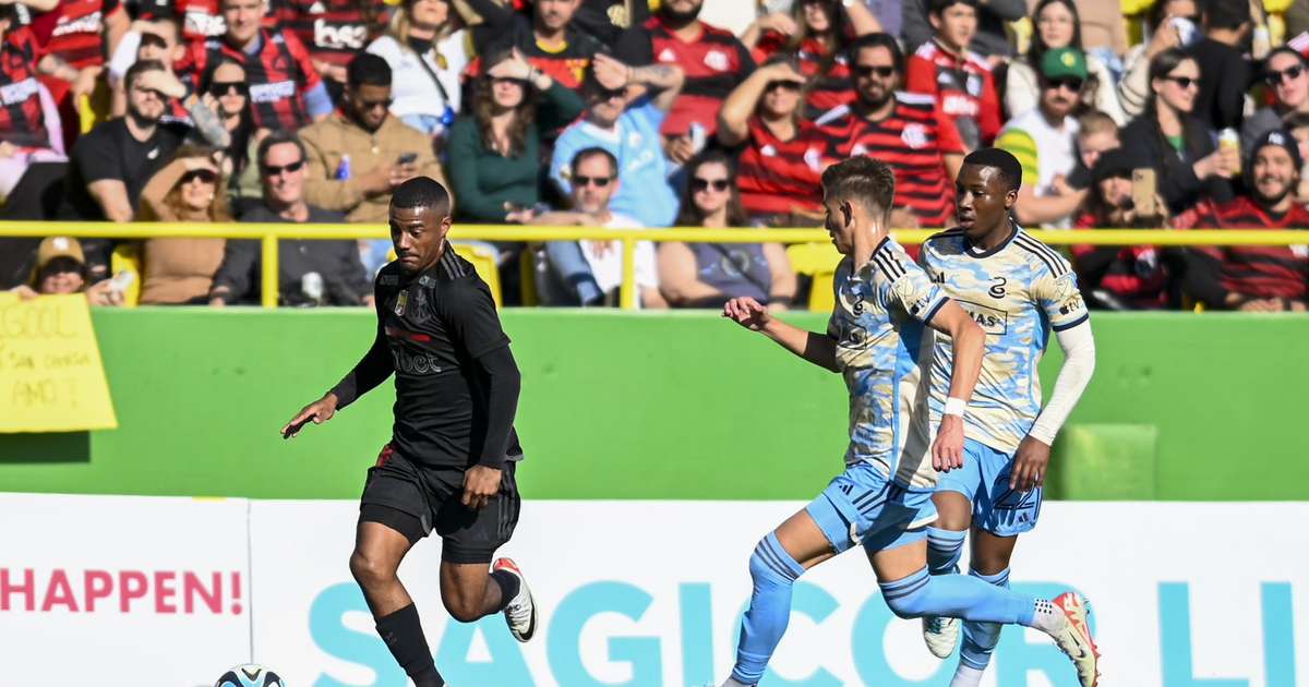 Preparador físico do Flamengo elogia De La Cruz durante a pré-temporada: Enche os olhos