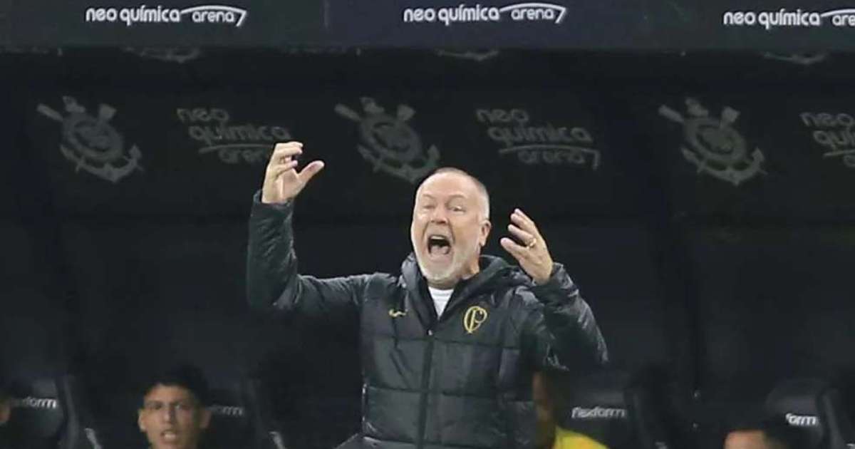 Em derrota para o São Bernardo, Mano Menezes perde a linha com Yuri Alberto