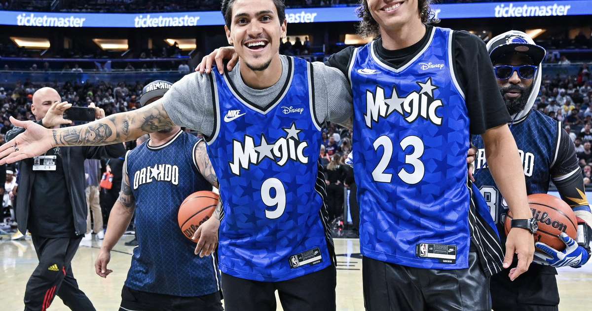 Pedro e David Luiz curtem jogo da NBA e participam de desafio de habilidades