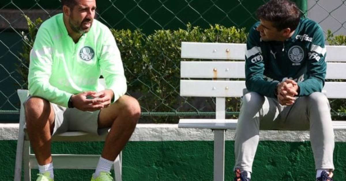 Abel pede mais quatro reforços para fechar elenco do Palmeiras