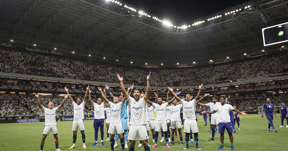 Larcamón elogia humildade da equipe em vitória contra Atlético na Arena MRV