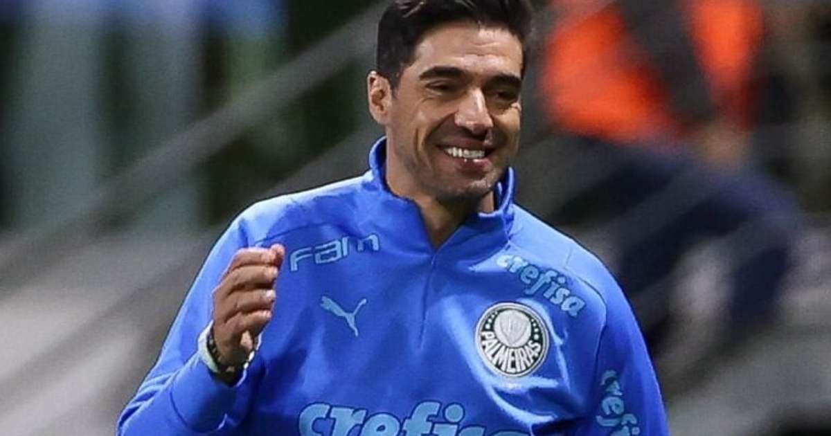 Abel Ferreira, técnico do Palmeiras, discute estratégias em entrevista exclusiva