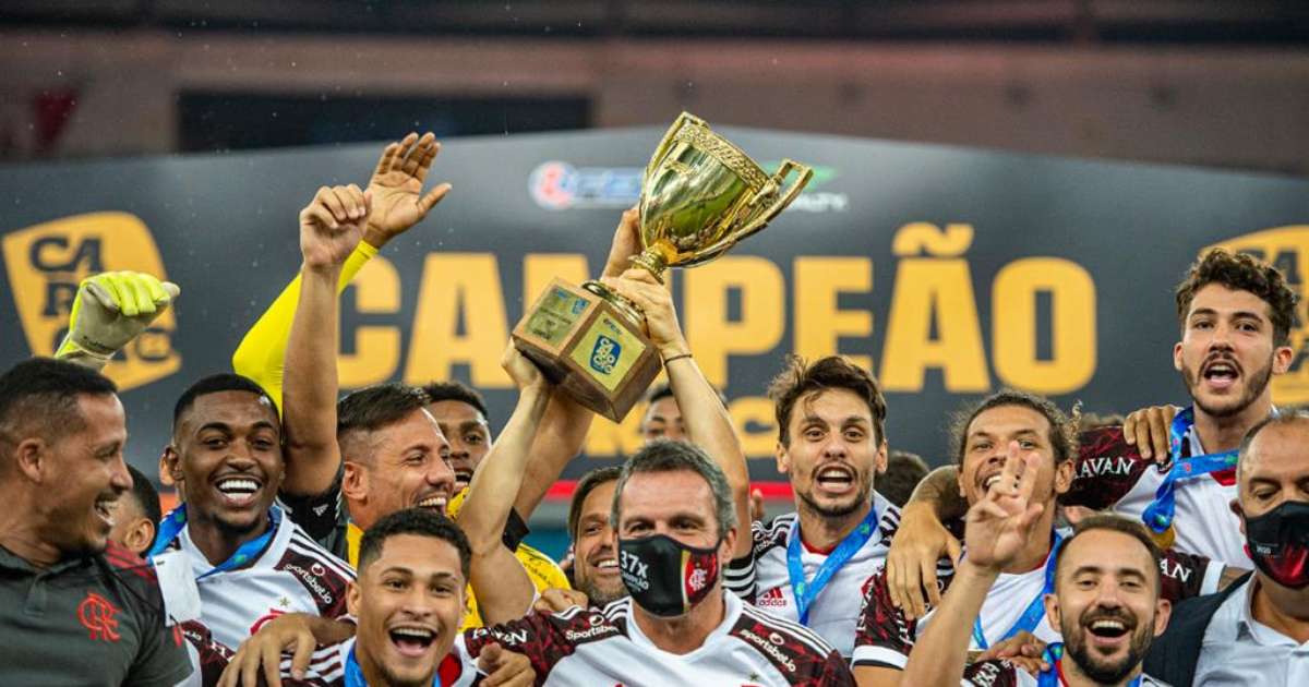 Flamengo se prepara para clássico visando ingresso no G4 da Taça Guanabara.