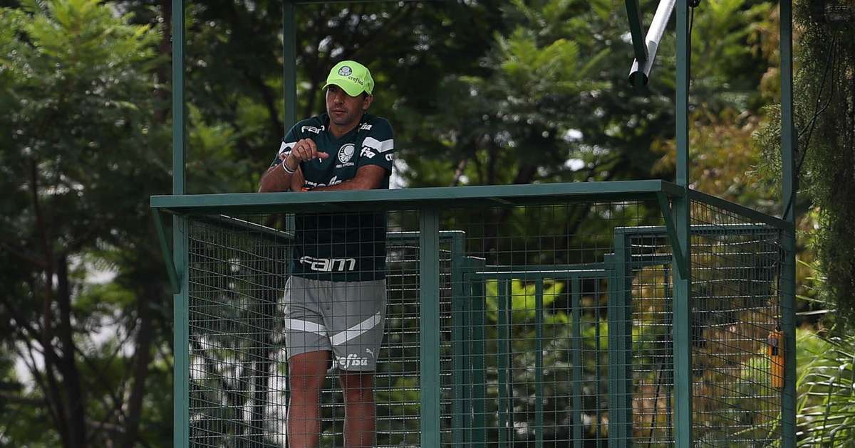 Palmeiras treina sob olhar atento do técnico Abel para o Paulistão.