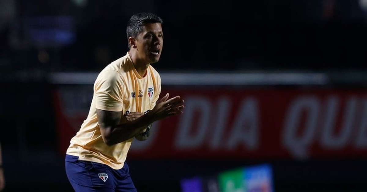 Carpini analisa impacto de sua contratação e relação com James Rodríguez no São Paulo.