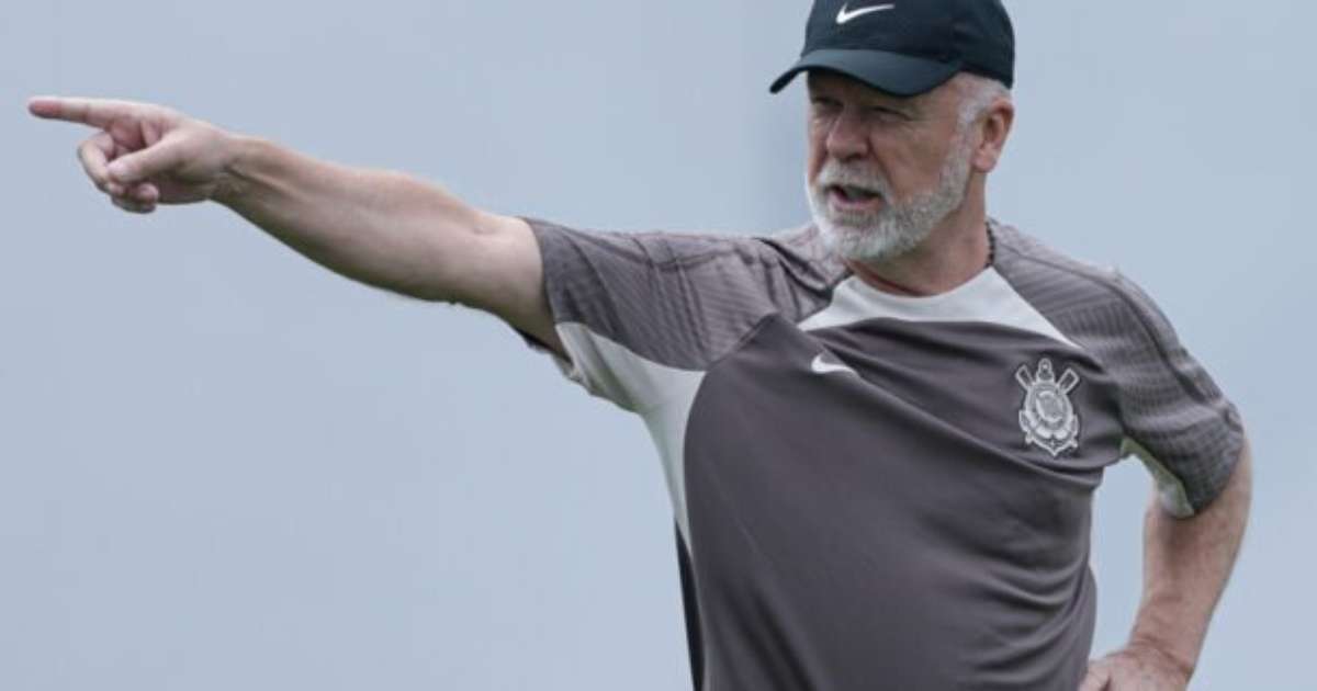 Mano Menezes busca segurança contratual com Corinthians através de multa rescisória.