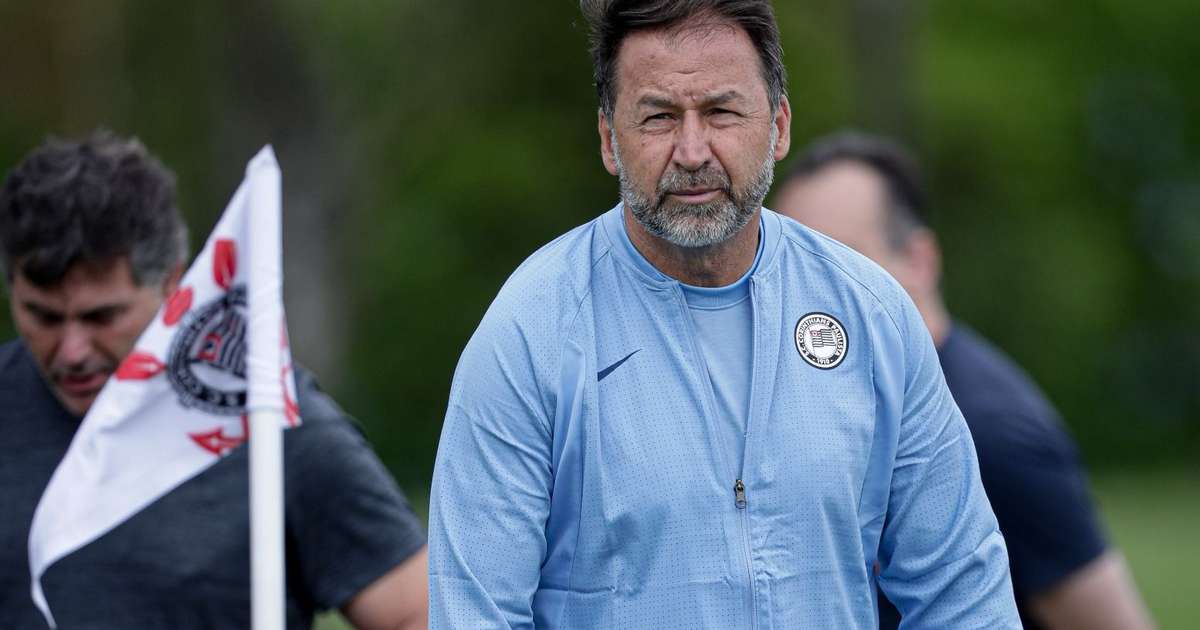 Opiniões de Augusto Melo sobre Mano e possíveis treinadores no futuro.