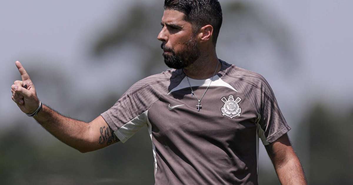 António Oliveira assume comando do Corinthians: Acompanhe a coletiva ao vivo!