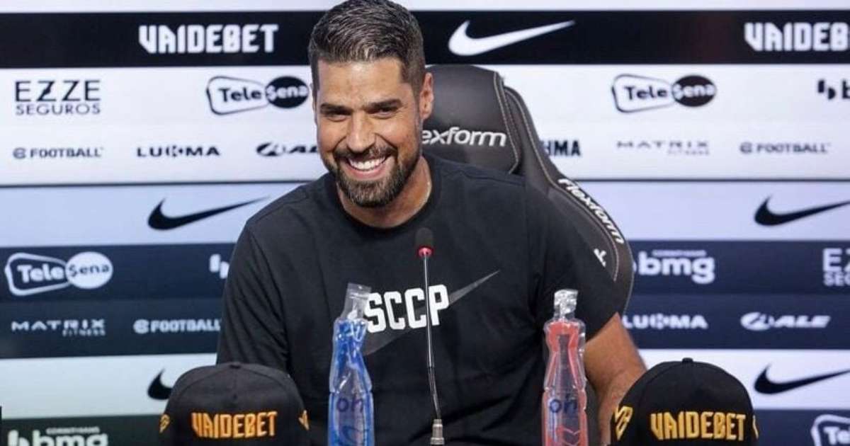 Apresentação do técnico António Oliveira pelo Corinthians: preferência por manter conforto anterior