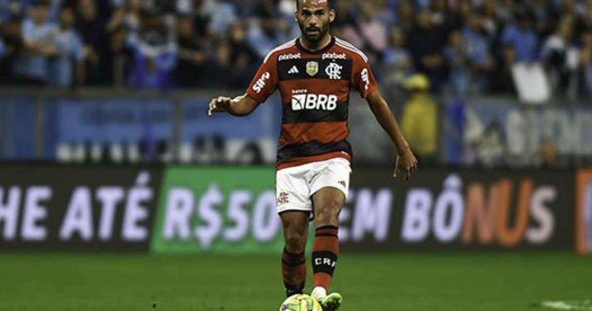 Flamengo aprimora jogadas de bola parada em treinamento sem Maia e Matheuzinho