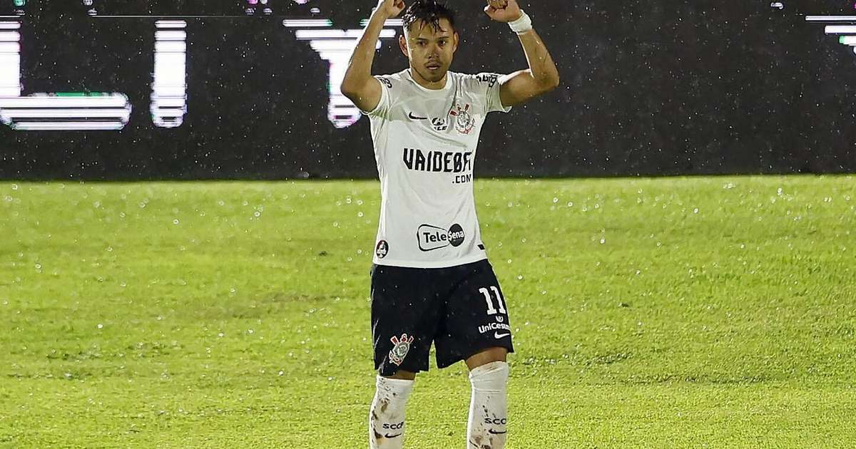 Internet se declara para Romero, jogador do Corinthians, com amor e paixão.