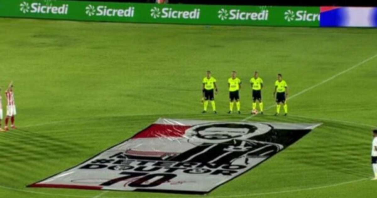 Corinthians e Botafogo-SP homenageiam Sócrates com união histórica no futebol brasileiro.
