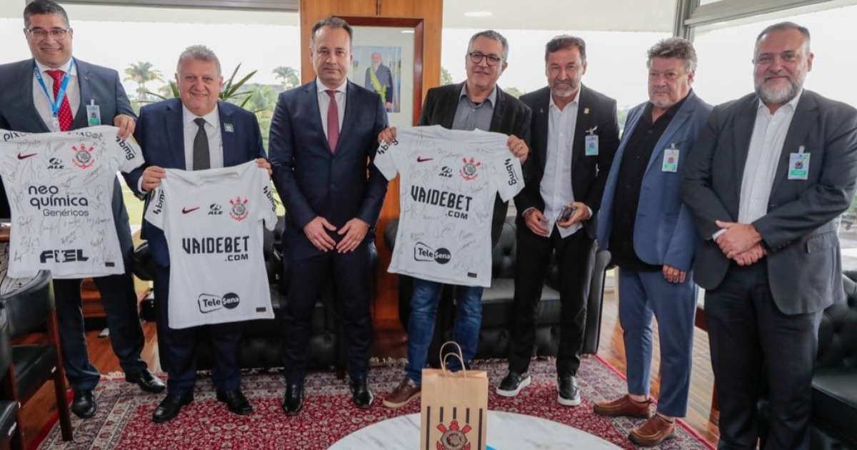 Corinthians derrota Ferroviária e se garante na final da Supercopa do Brasil feminina.