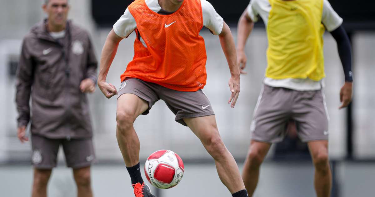 Corinthians volta aos treinos com incerteza para o clássico decisivo.