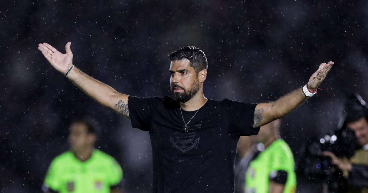 Corinthians brilha em goleada e Oliveira valoriza elenco: todos são fundamentais