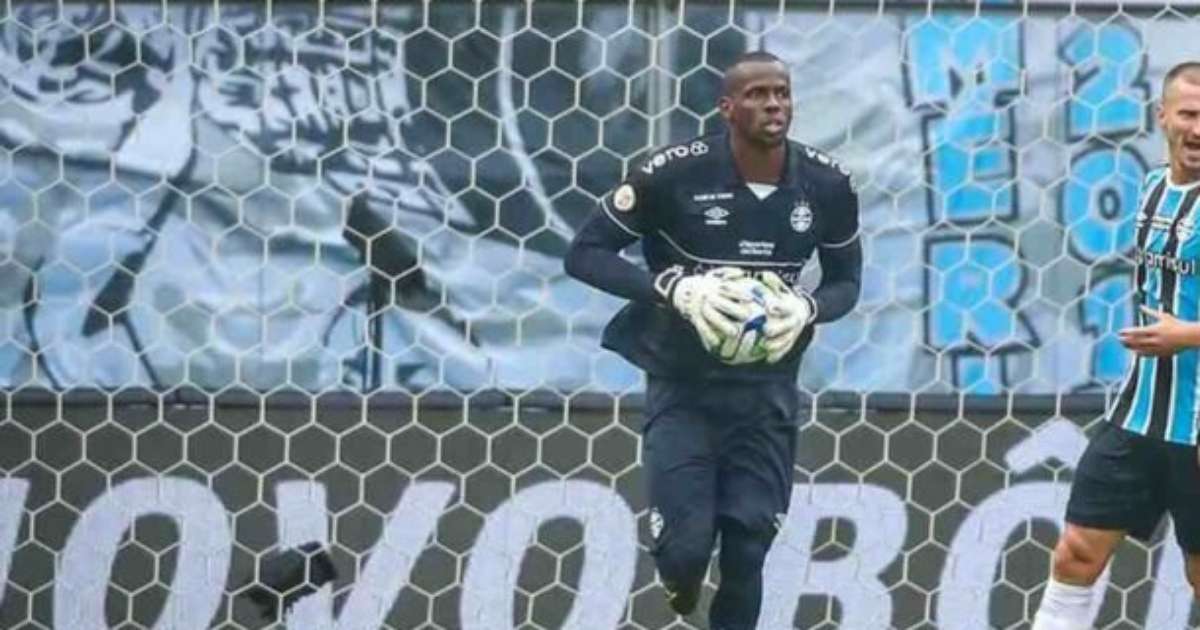 Reclamações de Caíque sobre gramado no Colosso ganham destaque após empate valorizado.