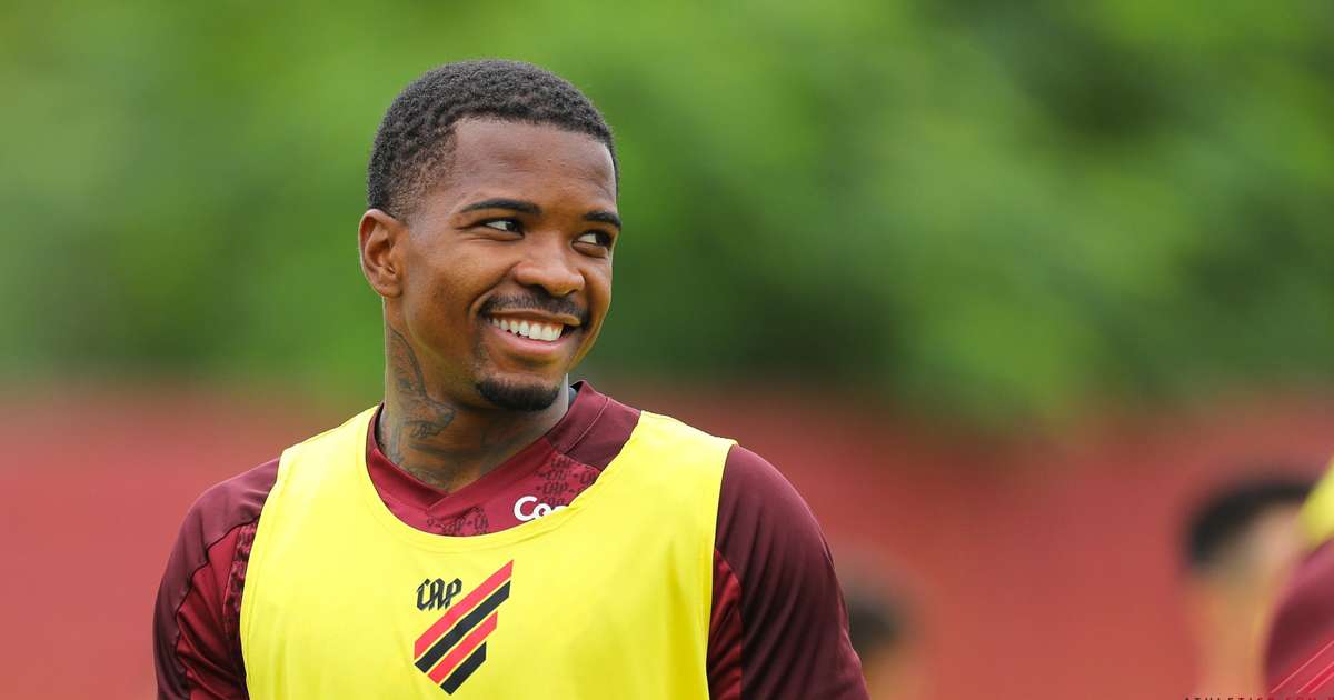 Possível reforço: Corinthians em negociação com zagueiro Cacá, do Athletico.