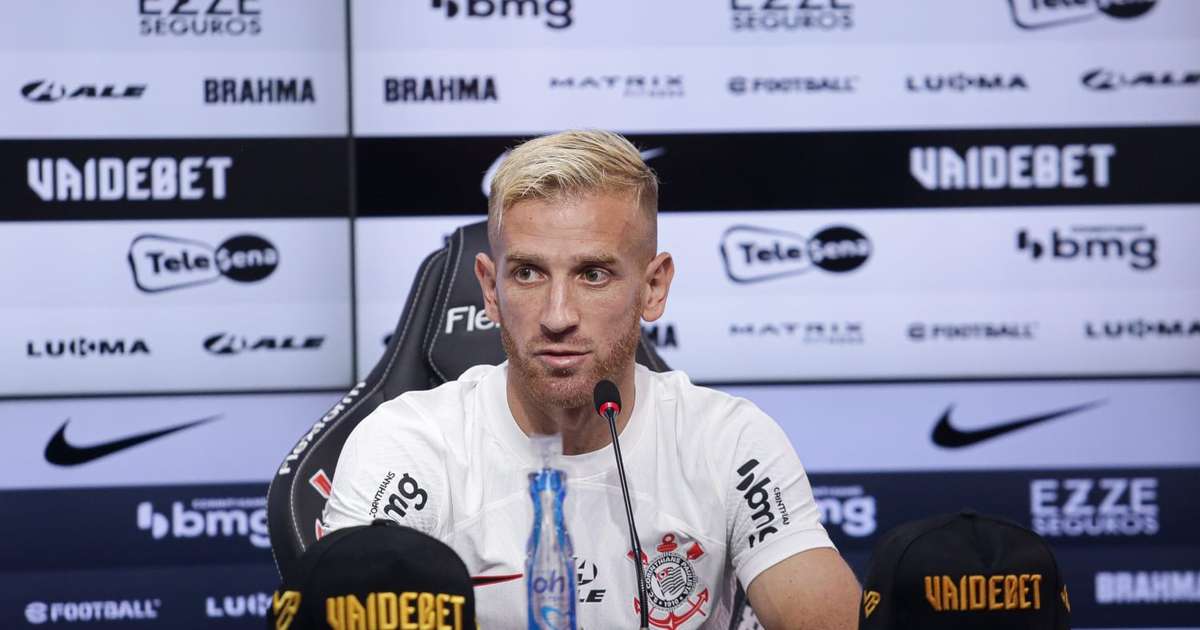 Pedro Henrique é apresentado e demonstra empolgação em vestir a camisa corintiana