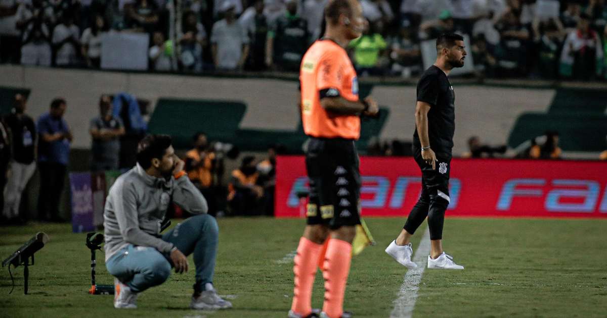 MIMIMI: Abel reclama de arbitragem após cutucada de Antônio Oliveira em Palmeiras.