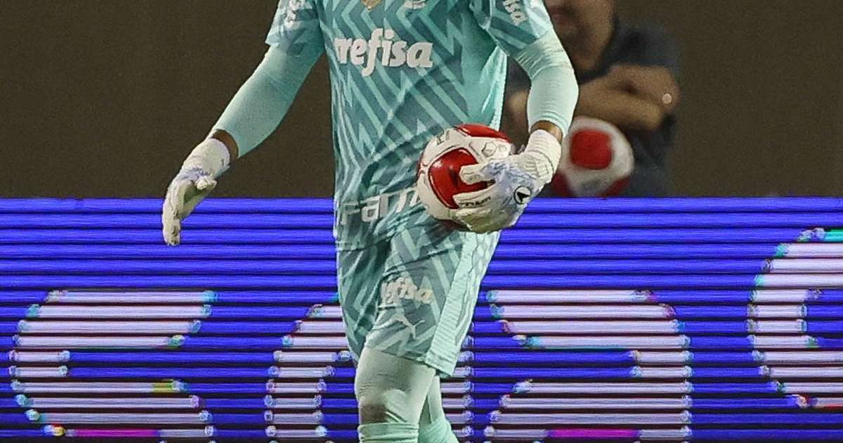 Falha de Weverton causa revolta em torcedores durante clássico Palmeiras x Corinthians