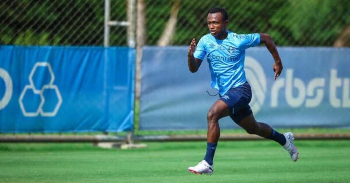 Nathan volta aos treinos no Grêmio e está disponível para o Gre-Nal.