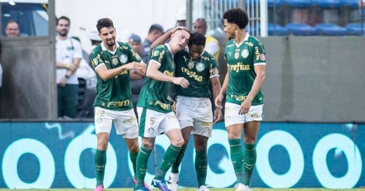 Torcida do Palmeiras Aplauda o Talento de Aníbal Moreno após seu Primeiro Gol