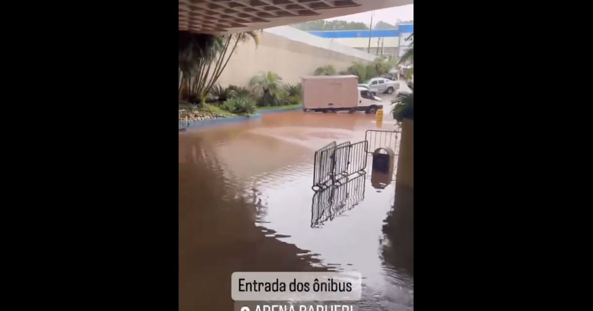 Arena Barueri alagada antes de jogo do Palmeiras devido às chuvas intensas.