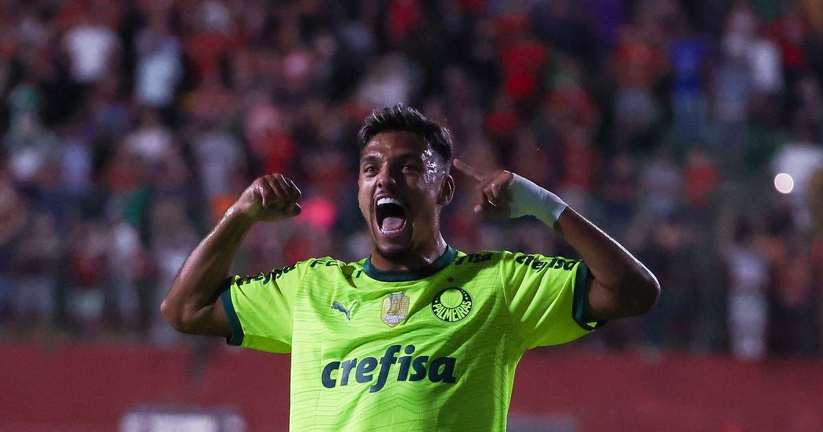 Palmeiras derrota Portuguesa e lidera o Paulistão com vitória decisiva.