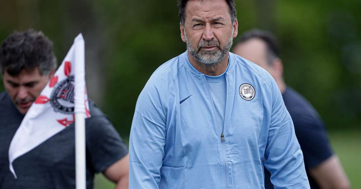 Corinthians avalia propostas da Libra e Liga Forte para possível acordo.