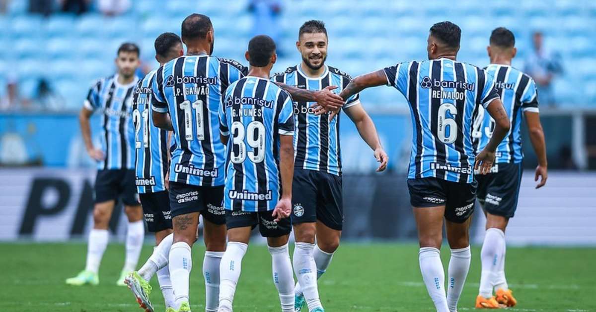Pavón brilha e Grêmio conquista vitória decisiva na Arena em futebol brasileiro.