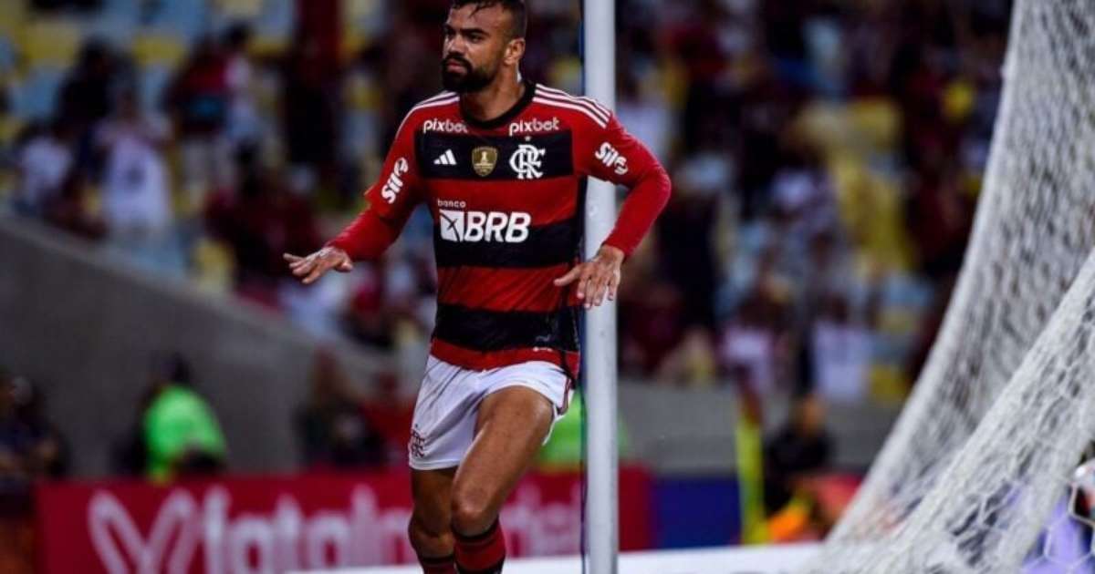 Zagueiro do Flamengo se lesiona na face e abandona partida no Carioca.