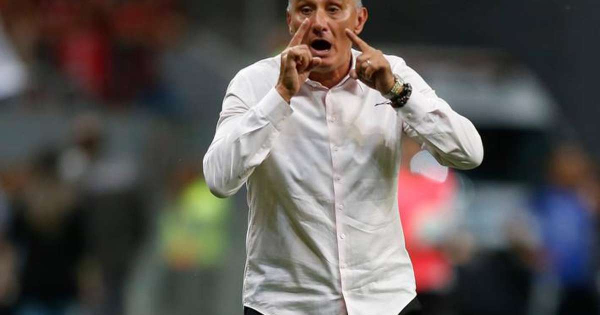 Tite pede desculpas por comentário inadequado sobre Daniel Alves