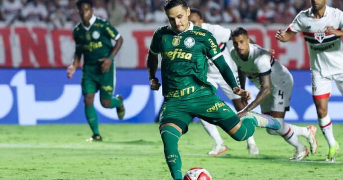 Veiga empata com Dudu como artilheiro do Palmeiras no século.