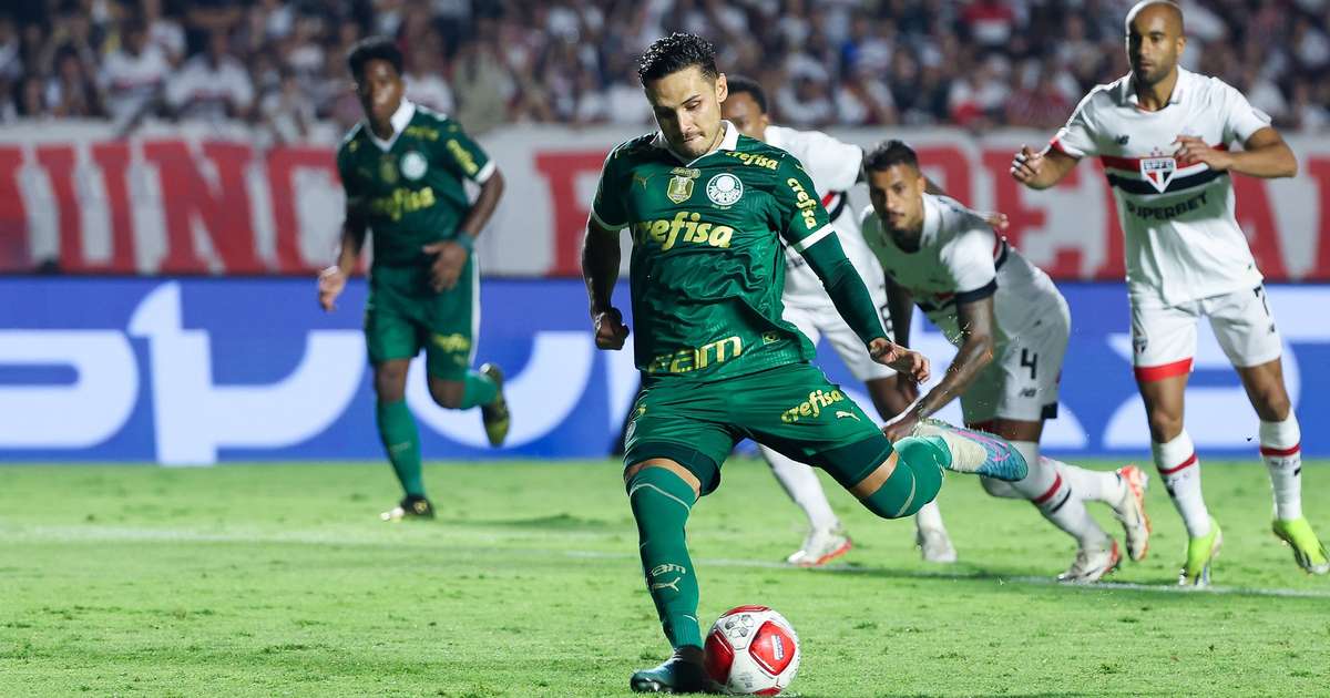 Raphael Veiga iguala marca histórica de Dudu em clássicos pelo Palmeiras