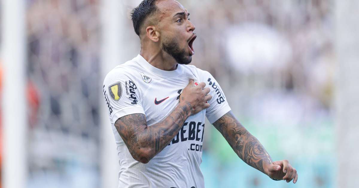 Corinthians pode impedir negociação de Maycon com Flamengo no futebol brasileiro.