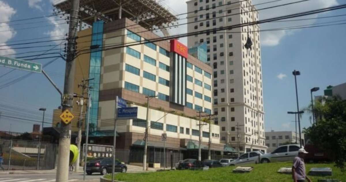 Federação paulista de futebol busca conciliação entre Casares e Leila Pereira