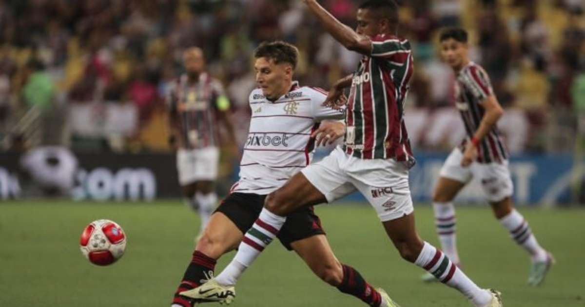 Diretor do Flamengo critica arbitragem na semifinal do campeonato.