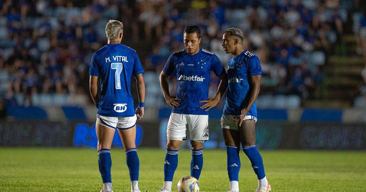 Cruzeiro empata com Tombense com dois jogadores a menos na semifinal do Mineiro.