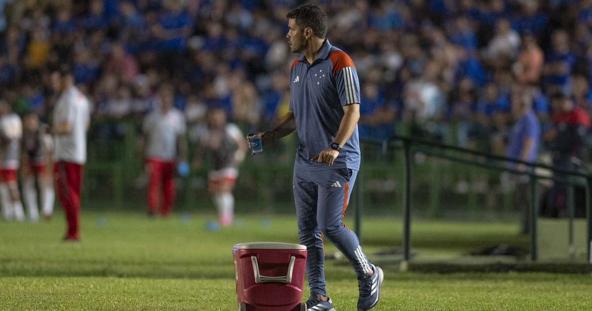 Larcamón analisa empate do Cruzeiro e revela opções táticas para equipe.