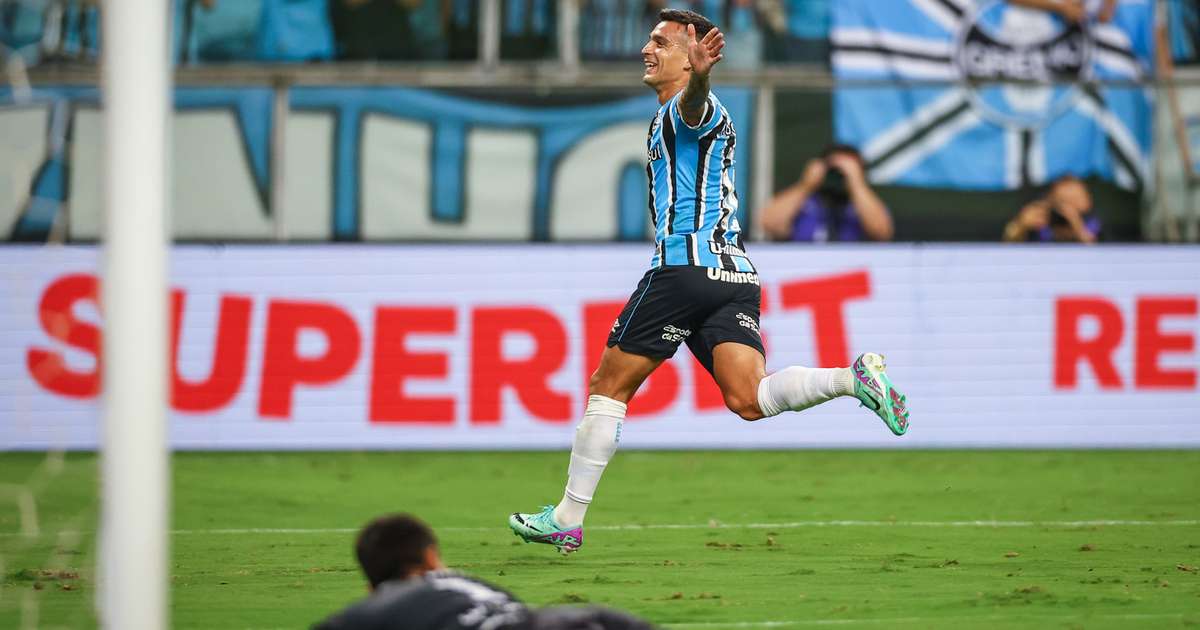 Grêmio avança à semifinal do Gaúcho com vitória tranquila sobre Brasil de Pelotas