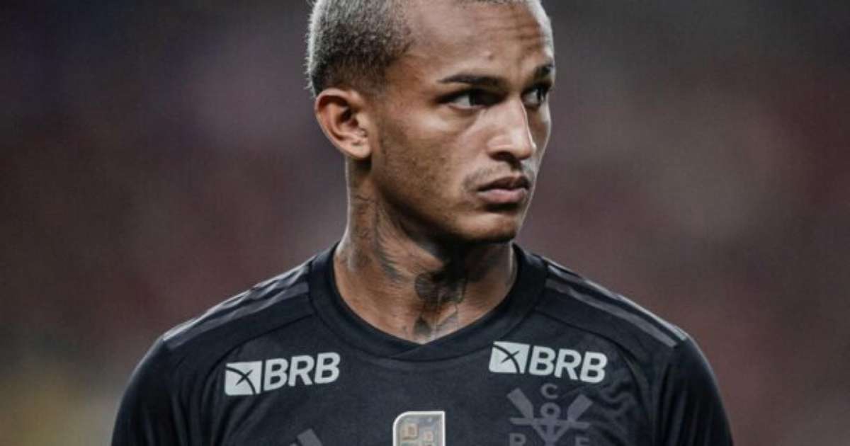 Dirigente do Flamengo se reúne com Wesley em meio a polêmica de contrato.