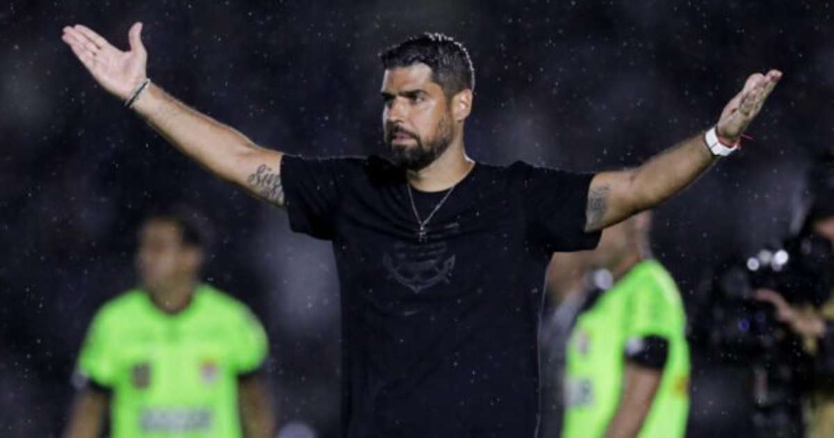 Maturidade do Corinthians impressiona Antônio Oliveira: equipe muito adulta.