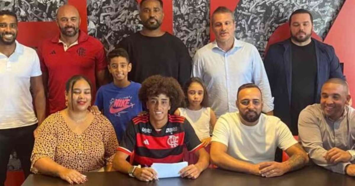 Promessa Ryan Roberto do Sub-17 do Flamengo assina contrato profissional milionário