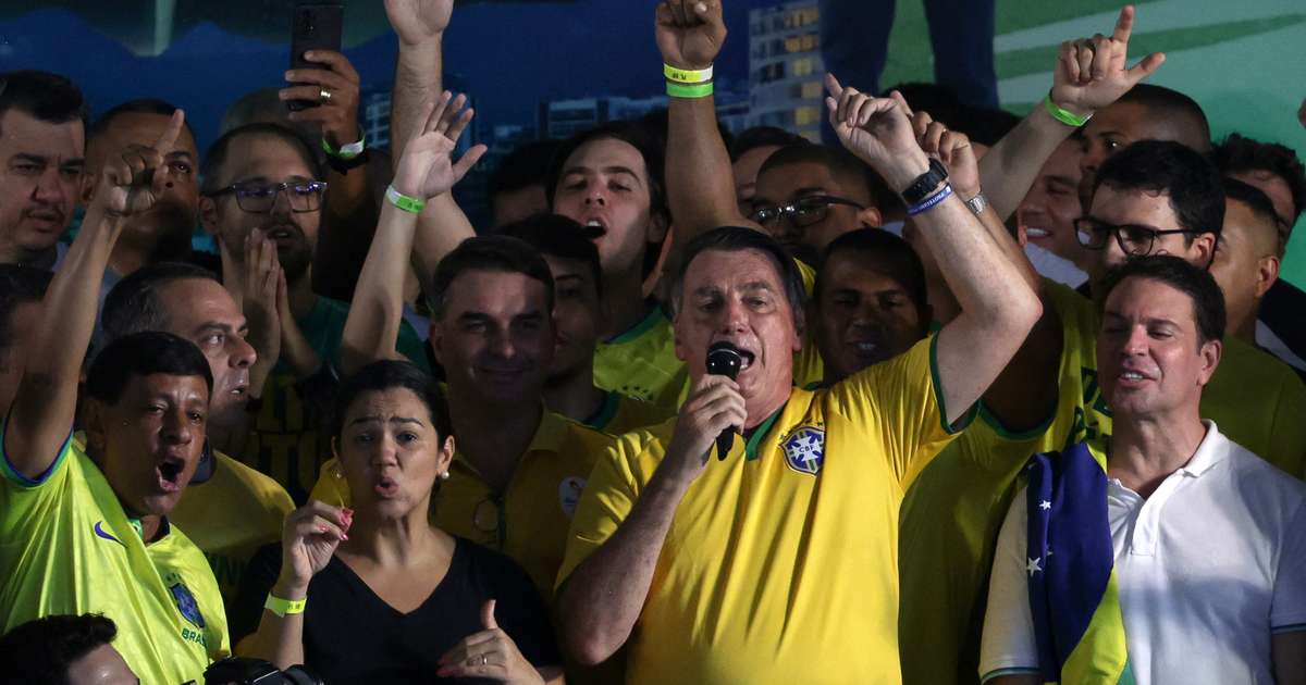 Bolsonaro diz que está sendo perseguido e não tem medo de julgamento:  'Sejam isentos'