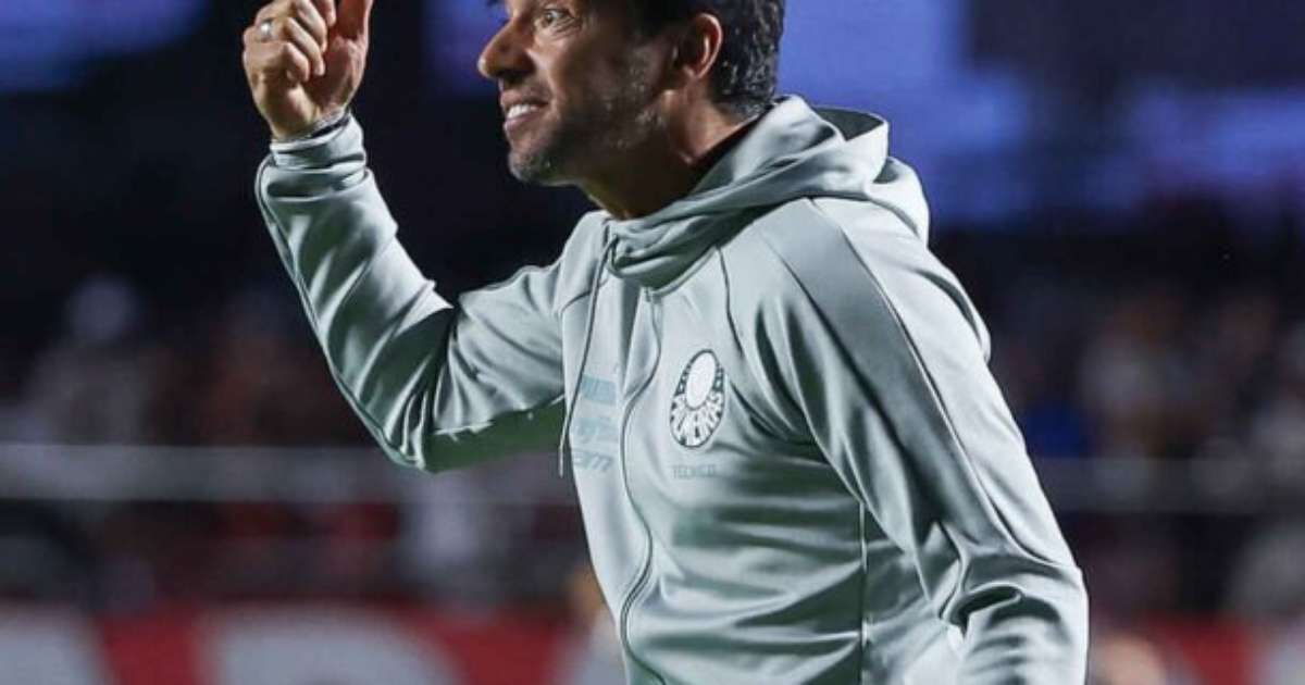 Abel responde a insultos do diretor do São Paulo no futebol brasileiro.